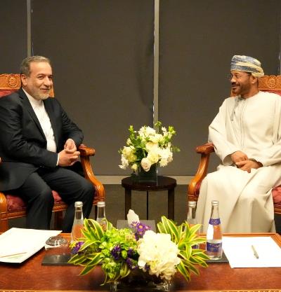 لقاء بين وزيري خارجية إيران وسلطنة عمان في مسقط